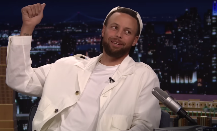 犯规, 然后跑回后, 乎乎地看着 犯规, 然后跑回后, 乎乎地看着