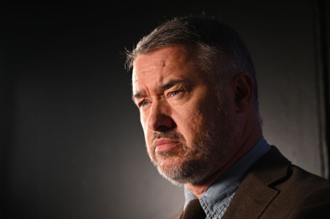 他似乎在成 他似乎在成